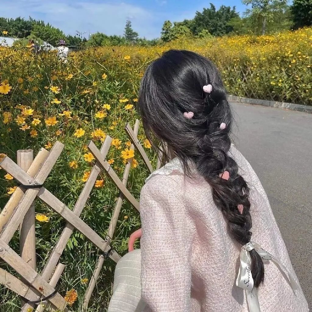 一个女王的少女时代 焦点图